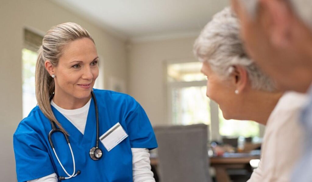 dicas para atender o público idoso na área da saúde